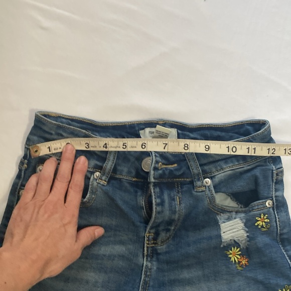 Forever 21 Sunflower Jean Shorts in excellent pre~loved condition - Picture 6 of 7